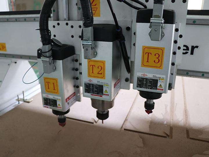 出售三軸數控木材銑削和切割機