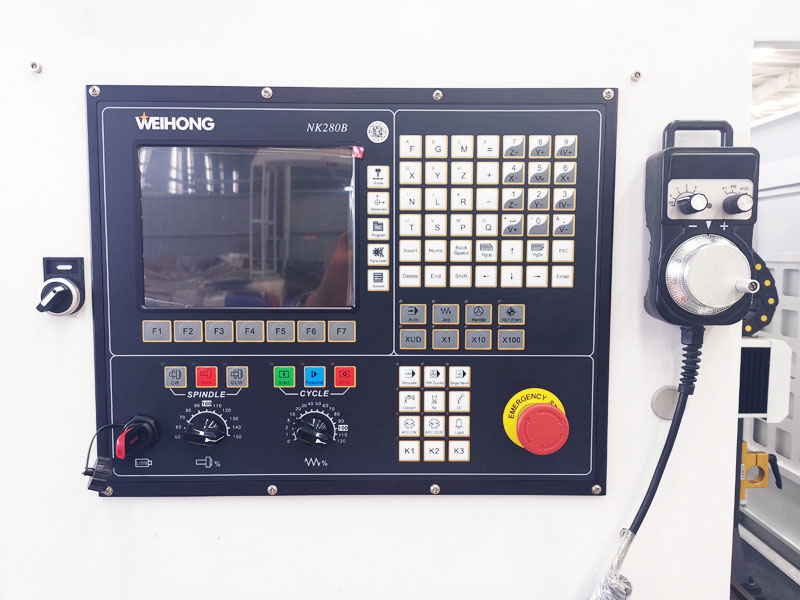 帶自動換刀裝置的 CNC 成型機(jī)