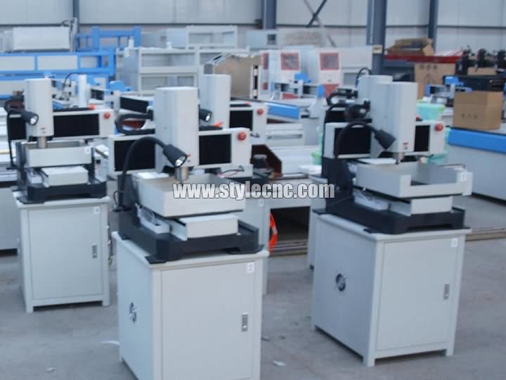 小型數(shù)控玉石雕刻機以成本價出售 小型數(shù)控玉石雕刻機以成本價出售