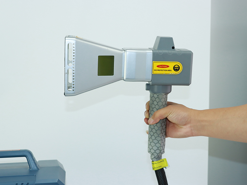 電池供電的便攜式手持光纖激光雕刻機 電池供電的便攜式手持光纖激光雕刻機