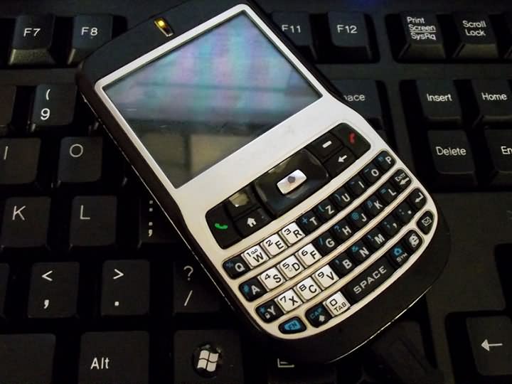 電子行業(yè)鍵盤(pán)激光打標(biāo)機(jī)