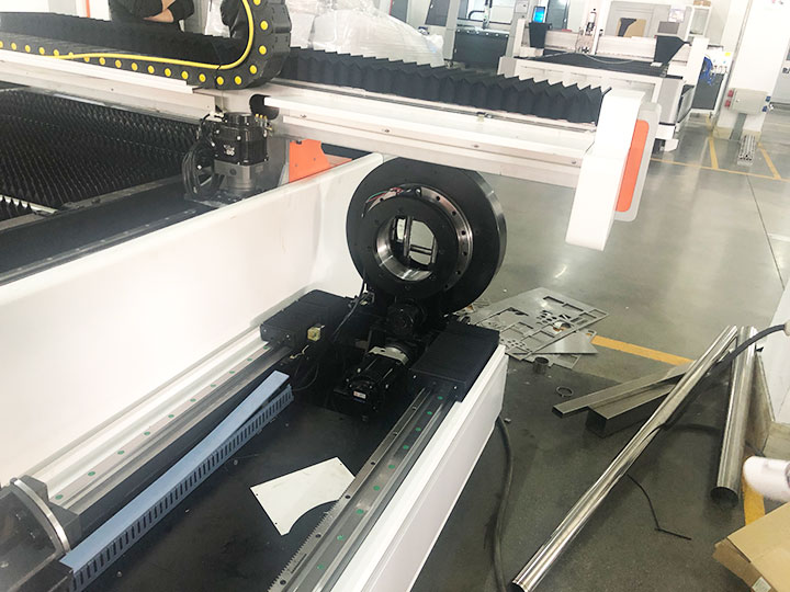 1500W 光纖激光切割機(jī)