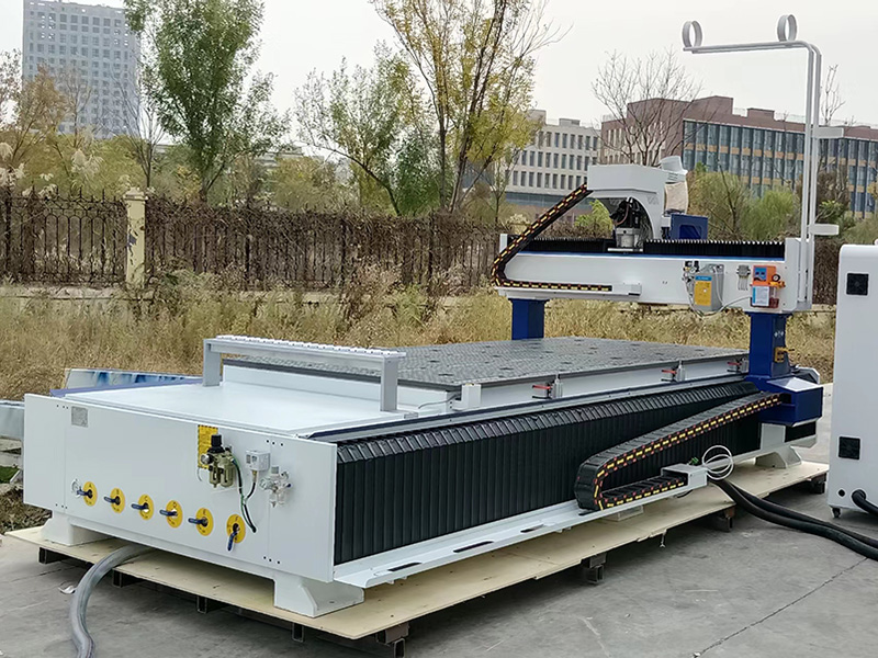 4x8 帶換刀裝置的自動換刀數(shù)控木雕機(jī)