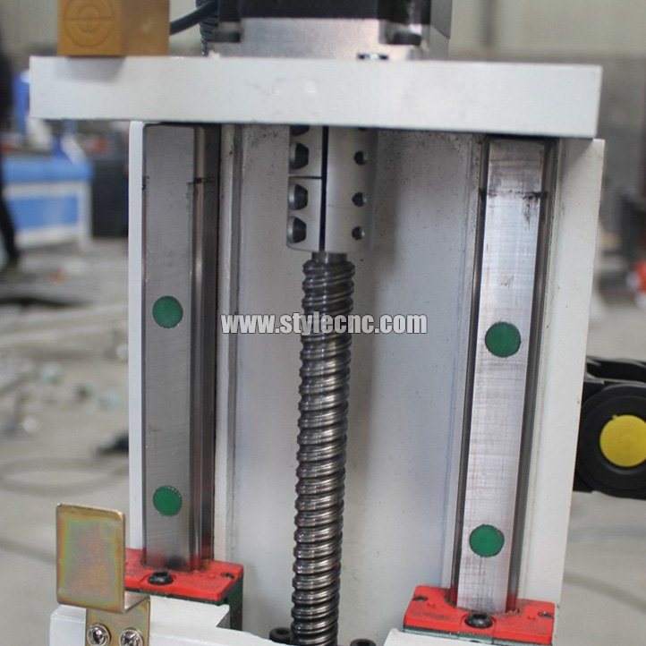 導軌和滾珠絲杠