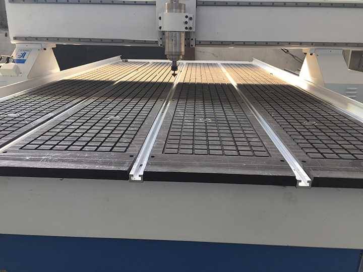 旋轉數控雕刻機的真空和 T 型槽工作臺