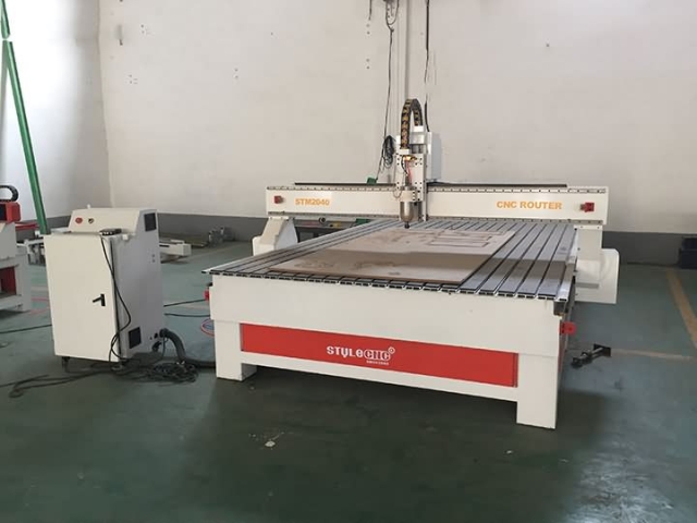 工業(yè)木材數(shù)控銑床 STM2040年在比利時