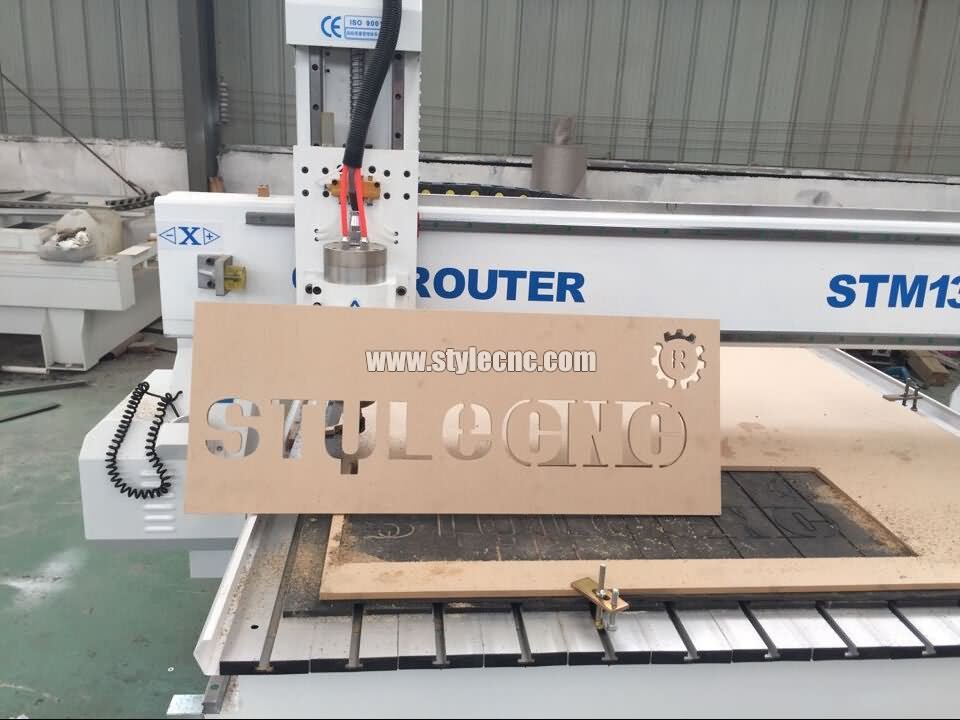 數控wood router for signs cutting project