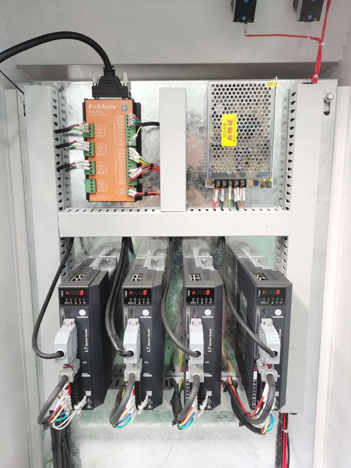 多軸數(shù)控木工雕刻機(jī)電箱 多軸數(shù)控木工雕刻機(jī)電箱