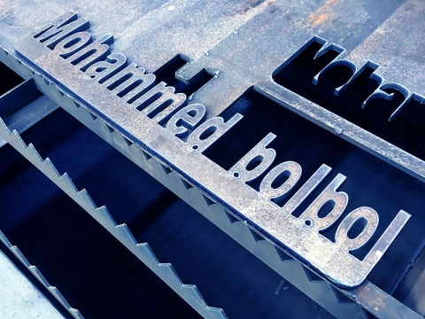 工業(yè)數(shù)控等離子切割工作臺,配備 Hypertherm 等離子切割機 工業(yè)數(shù)控等離子切割工作臺,配備 Hypertherm 等離子切割機