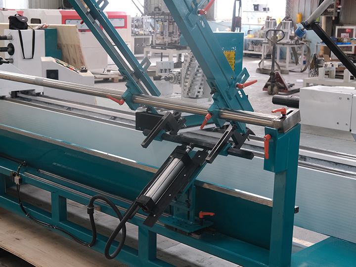 自動進料系統(tǒng) 自動進料系統(tǒng)