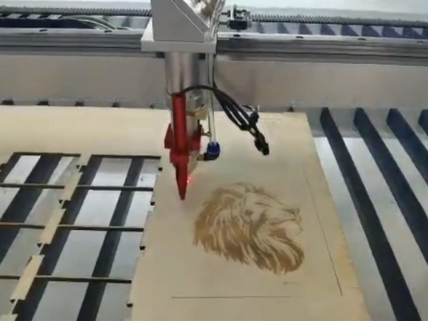 CO2 激光機(jī)雕刻和切割木制工藝品 CO2 激光機(jī)雕刻和切割木制工藝品