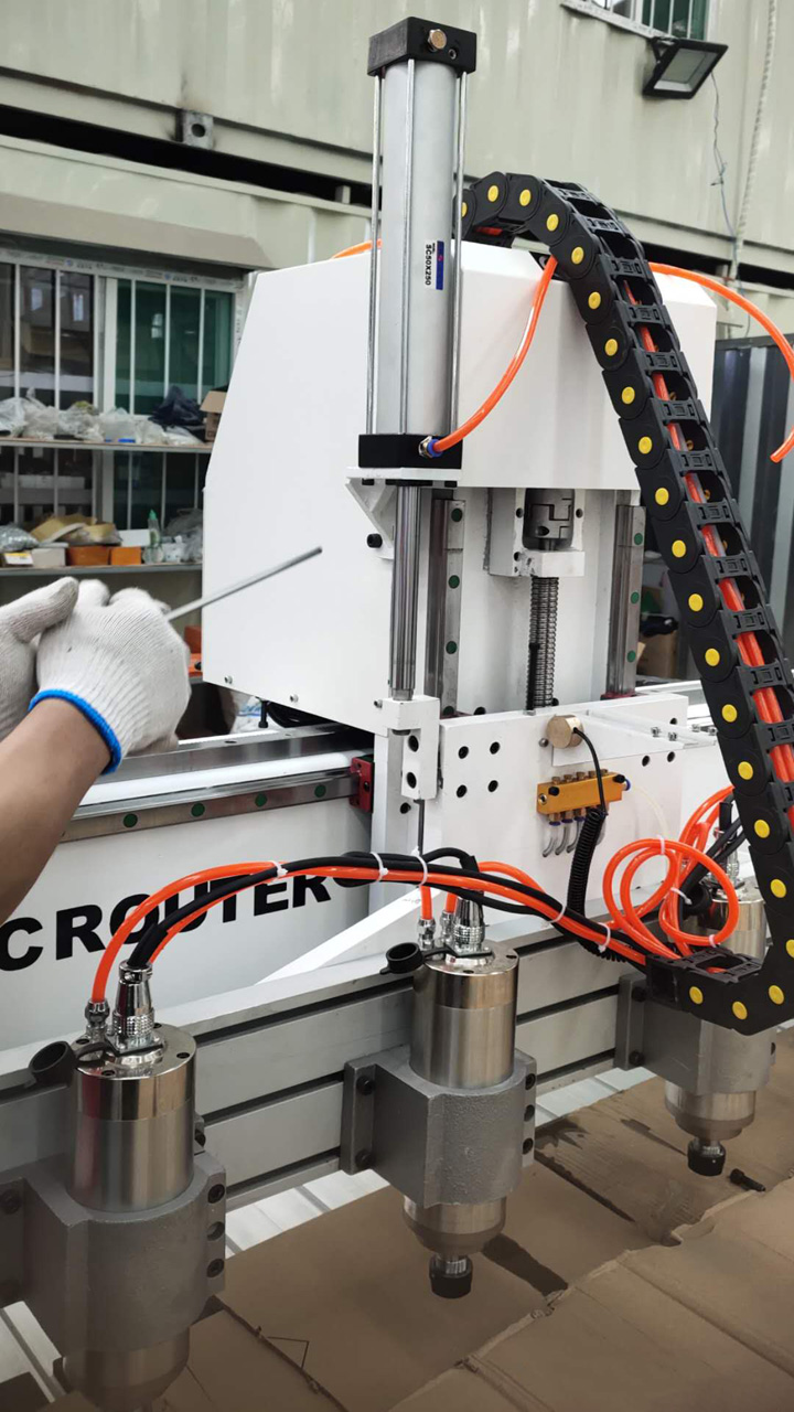 4 主軸數(shù)控雕刻機(jī) 4 主軸數(shù)控雕刻機(jī)