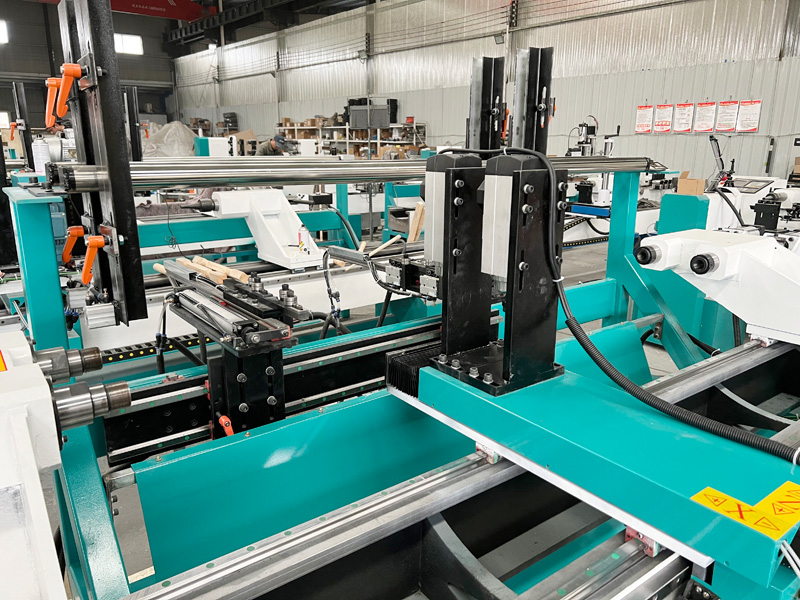 用于制作臺球桿的雙主軸數控木工車床 用于制作臺球桿的雙主軸數控木工車床