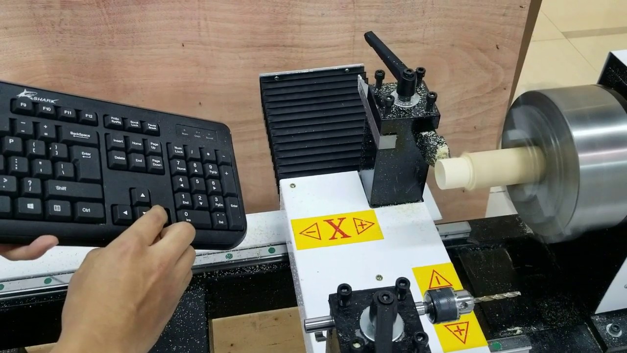 適合初學者的迷你木工車床 - 設(shè)置和演示 適合初學者的迷你木工車床 - 設(shè)置和演示