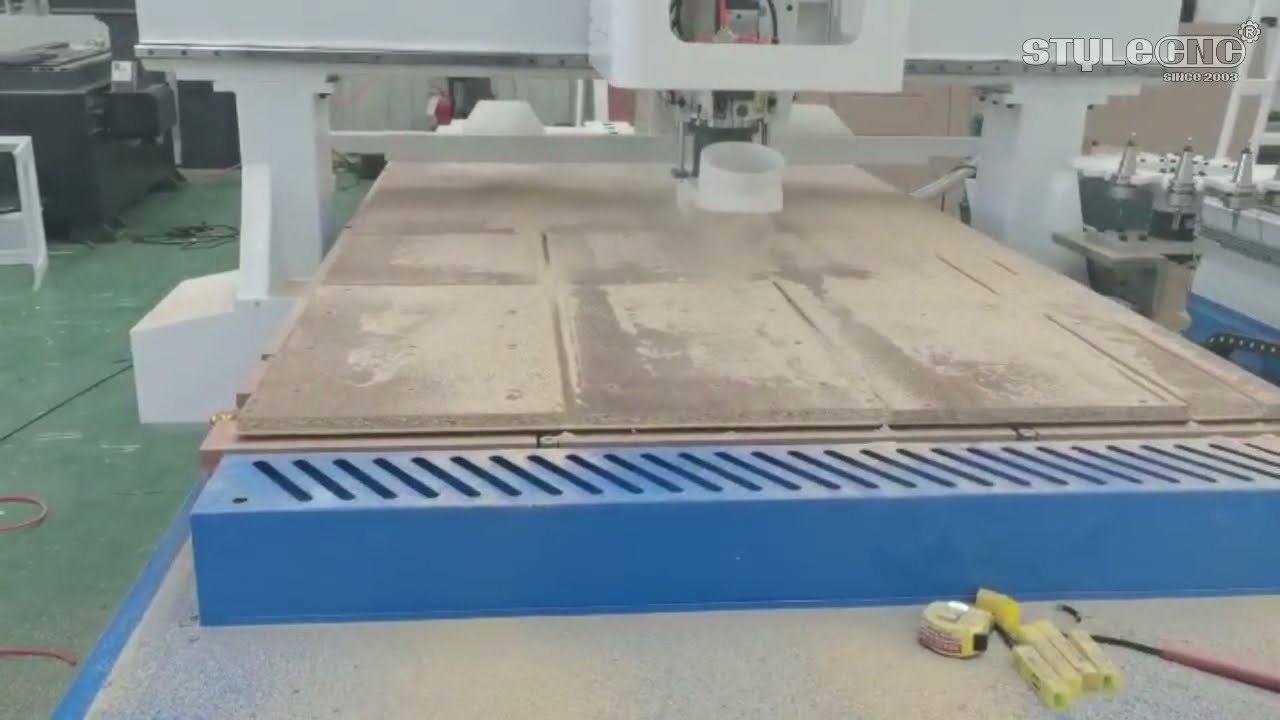 自動旋轉(zhuǎn)式換刀裝置數(shù)控銑床加工中心 自動旋轉(zhuǎn)式換刀裝置數(shù)控銑床加工中心