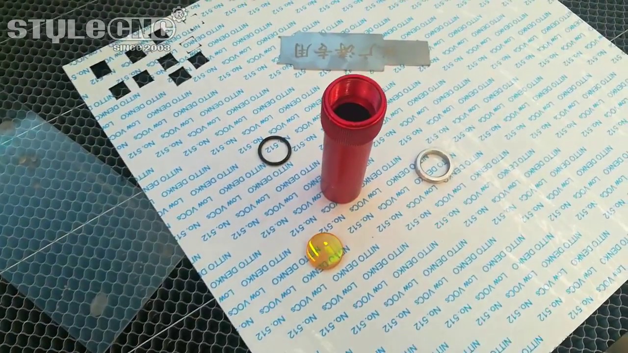 如何清潔鏡子和鏡頭 CO2 激光切割機？