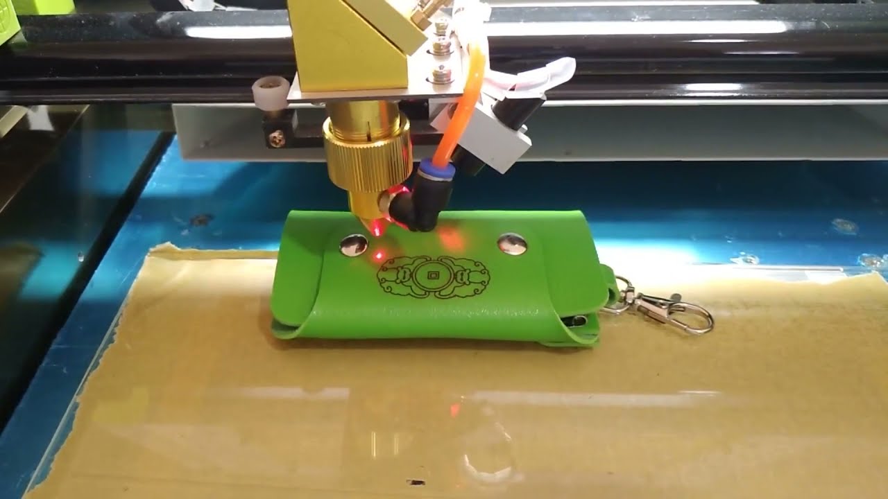 價格實惠的激光雕刻機，適用于皮革、織物、紙張、牛仔褲